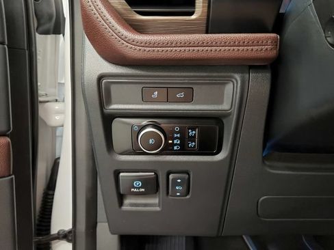 Used 2024 Ford Expedition Limited AWD/4WD image 29