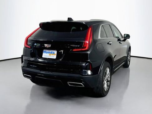 Used 2025 Cadillac XT4 Premium Luxury FWD image 8