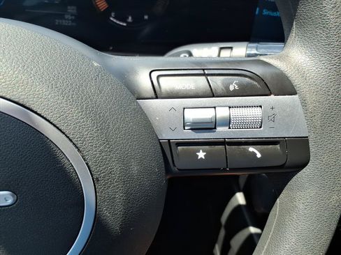 Used 2025 Hyundai Santa Cruz SE FWD image 21