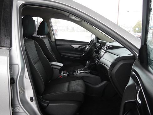 Used 2020 Nissan Rogue SV image 25