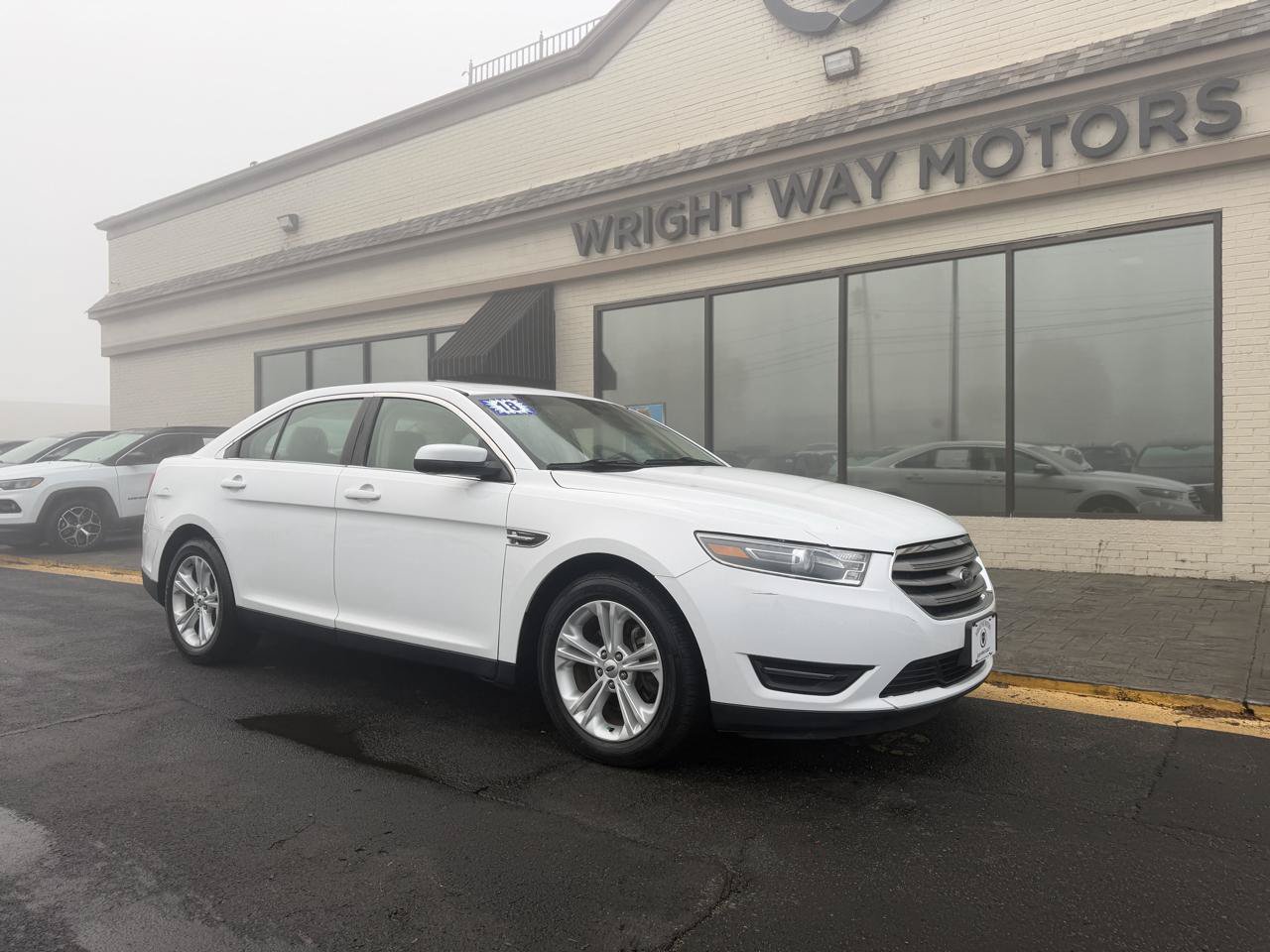 Used 2018 Ford Taurus SEL FWD image 1
