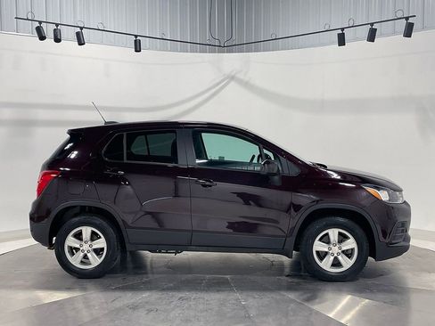 Used 2021 Chevrolet Trax LS w/ Tint and Cruise Package AWD/4WD image 10