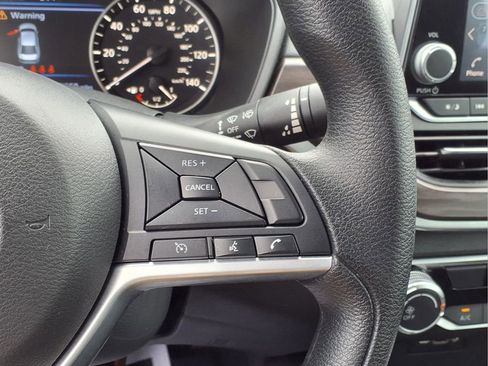 Used 2025 Nissan Altima 2.5 SV FWD image 17