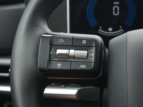 Used 2025 Hyundai Santa Fe SEL FWD image 10