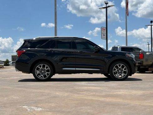 Used 2025 Ford Explorer Platinum w/ Ultimate Package AWD/4WD image 8