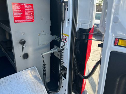 Used 2018 Ford Transit 250 130 Low Roof image 12