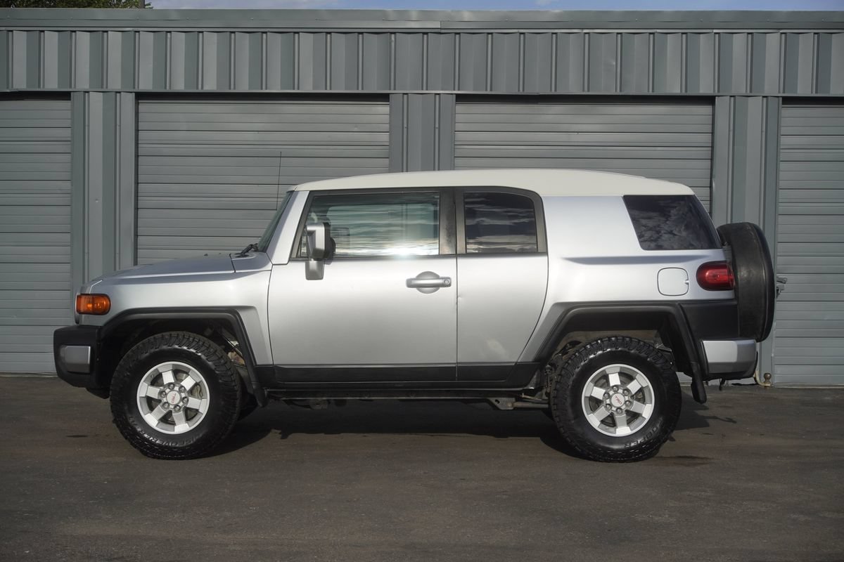 Used 2008 Toyota FJ Cruiser 4WD w/ Convenience Pkg image 2