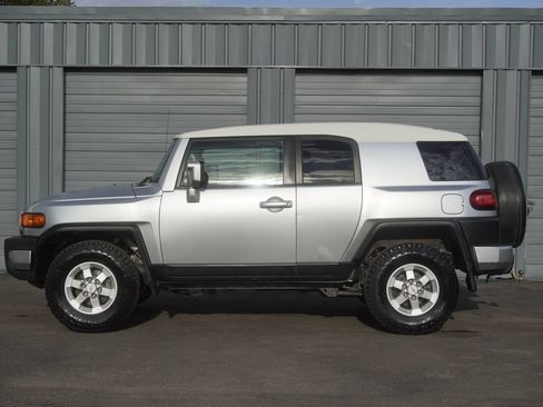Used 2008 Toyota FJ Cruiser 4WD image 2