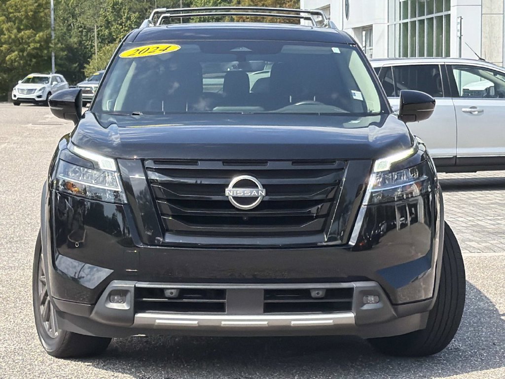 Used 2024 Nissan Pathfinder SL w/ SL Premium Package FWD image 2