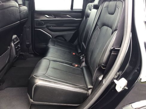 Used 2023 Jeep Grand Cherokee Overland AWD/4WD image 10