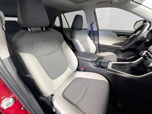 Used 2025 Toyota RAV4 XLE w/ Convenience Package FWD image 30