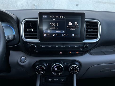 Used 2025 Hyundai Venue SEL image 26