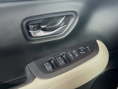 Used 2024 Honda HR-V LX image 17
