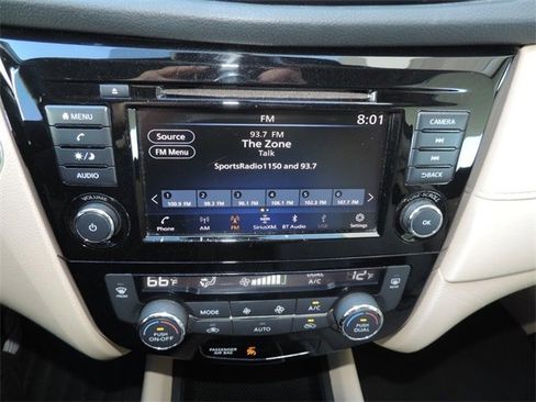 Used 2018 Nissan Rogue SV image 18