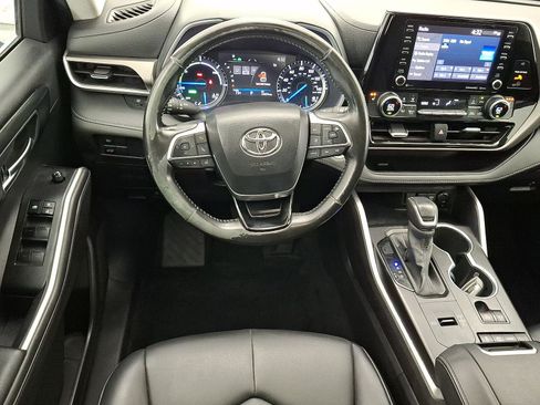 Used 2021 Toyota Highlander XLE AWD/4WD image 13