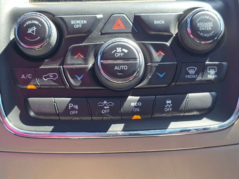Used 2014 Jeep Grand Cherokee Overland w/ Advanced Technology Group AWD/4WD image 72