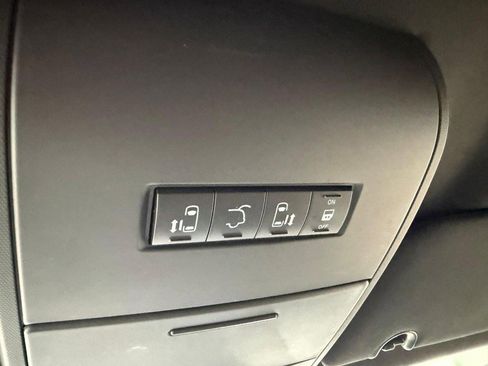 Used 2019 Dodge Grand Caravan SXT image 29