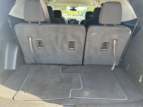 Used 2019 Chevrolet Traverse LT FWD image 19