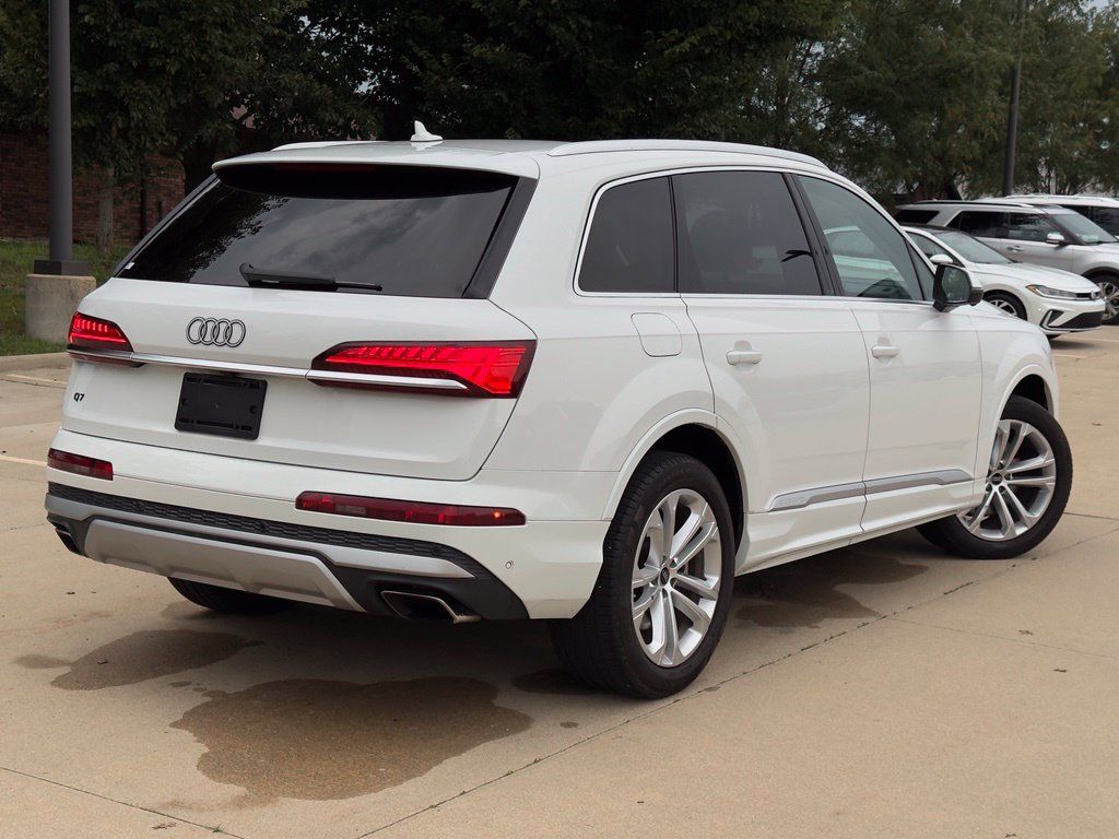 Used 2025 Audi Q7 3.0T Premium Plus AWD/4WD image 2