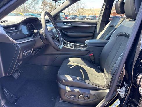 New 2026 Jeep Grand Cherokee Altitude AWD/4WD image 9