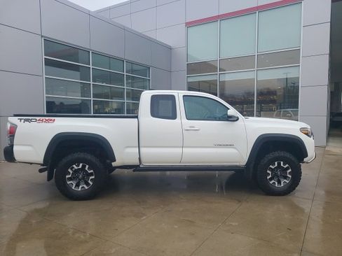 Used 2023 Toyota Tacoma TRD Off-Road image 8