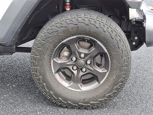Used 2020 Jeep Gladiator Rubicon image 12