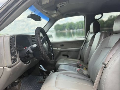 Used 2001 Chevrolet Silverado 2500 LS w/ Off-Road Skid Plate Pkg AWD/4WD image 10