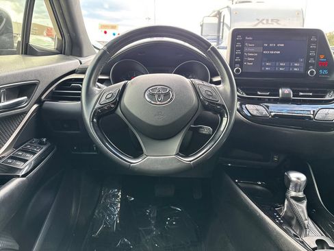 Used 2019 Toyota C-HR XLE FWD image 18