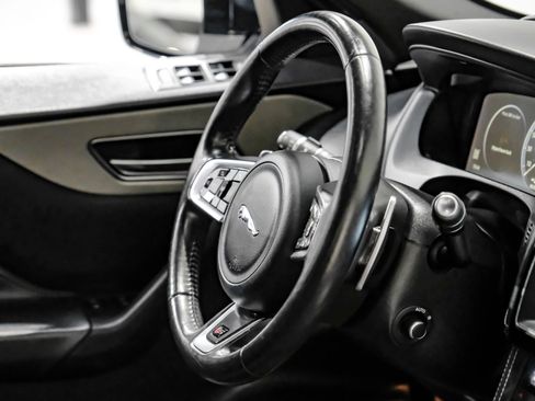 Used 2017 Jaguar F-PACE S image 19