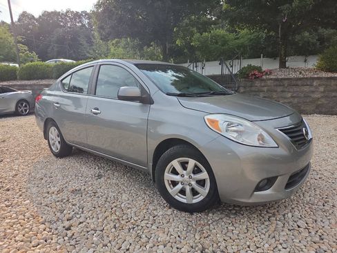 Used 2013 Nissan Versa FWD image 28