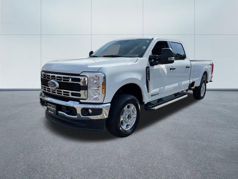 Certified 2025 Ford F250 XLT image 2
