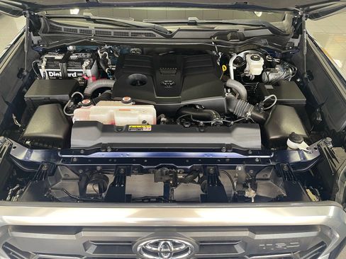 Used 2022 Toyota Tundra Limited w/ TRD Off-Road Package AWD/4WD image 19