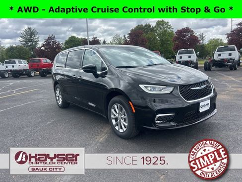 New 2026 Chrysler Pacifica Select AWD/4WD image 1