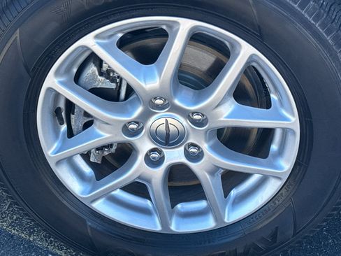 Used 2024 Chrysler Voyager LX FWD image 8