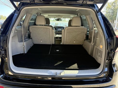 Used 2018 Toyota Highlander XLE image 8