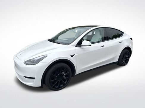 Used 2024 Tesla Model Y Long Range RWD image 7