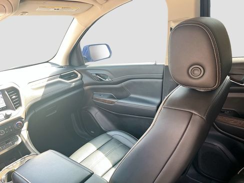 Used 2023 GMC Acadia Denali w/ Denali Ultimate Package FWD image 27