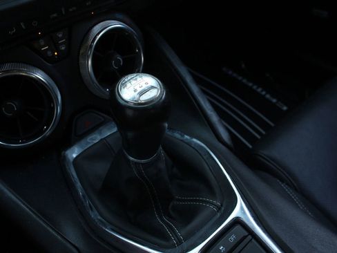 Used 2021 Chevrolet Camaro LT w/ Technology Package image 25