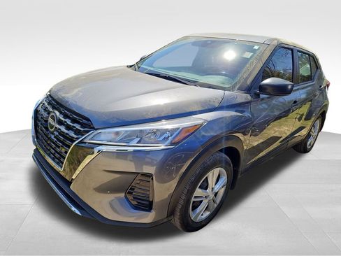 Used 2023 Nissan Kicks S image 3