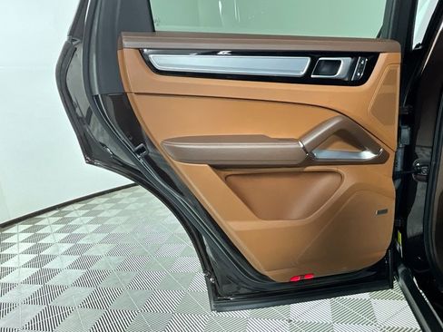 Used 2022 Porsche Cayenne Turbo image 27