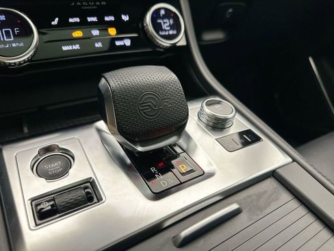 Used 2023 Jaguar F-PACE SVR image 12