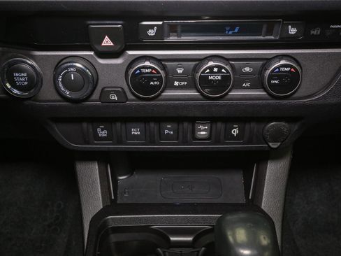 Used 2016 Toyota Tacoma TRD Off-Road image 30