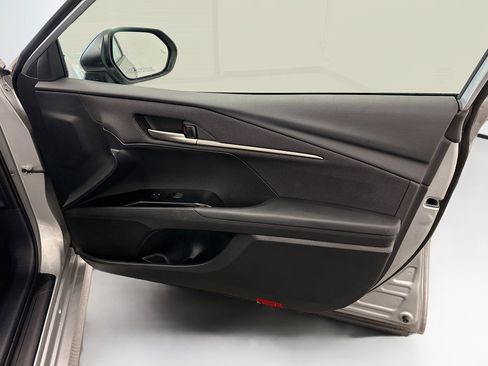 Used 2025 Toyota Camry LE image 33