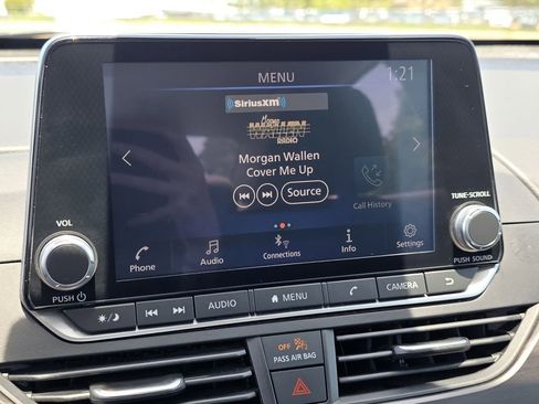 Used 2024 Nissan Altima 2.5 SV FWD image 15