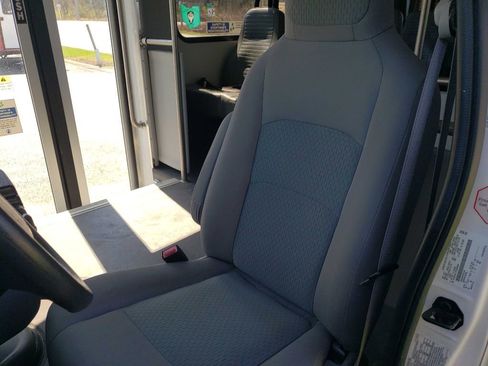 Used 2015 Ford E-350 and Econoline 350 Super Duty image 12