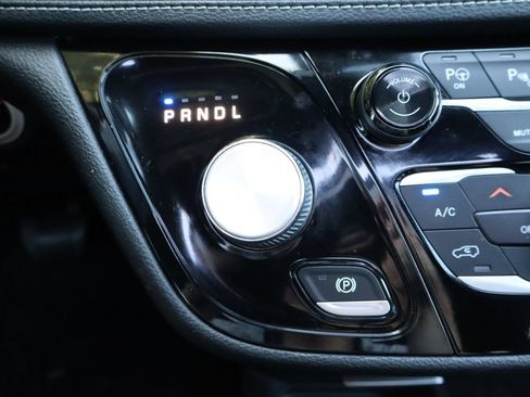 Used 2019 Chrysler Pacifica Limited w/ Advanced Safetytec Group FWD image 37