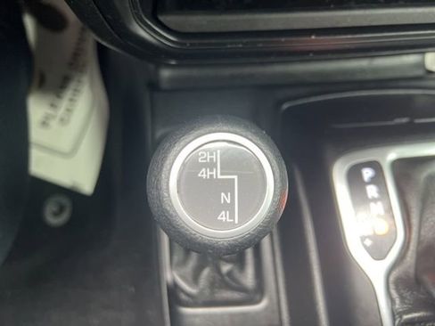 Used 2019 Jeep Wrangler Sport S image 13