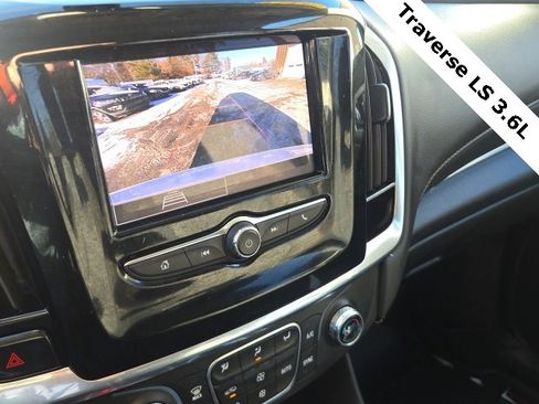 Used 2020 Chevrolet Traverse LS image 23