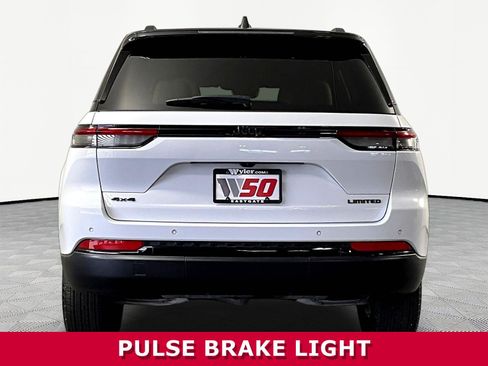 Used 2025 Jeep Grand Cherokee Limited AWD/4WD image 5