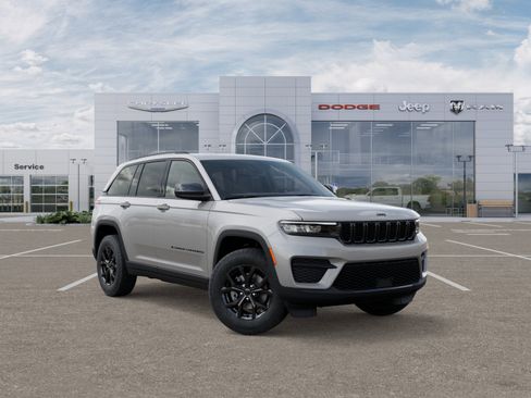 New 2025 Jeep Grand Cherokee Altitude image 18